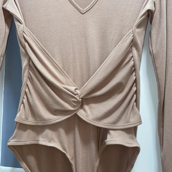 Express x negin mirsalehi, size S, tan bodysuit. Never worn, brand new! - Picture 3 of 4